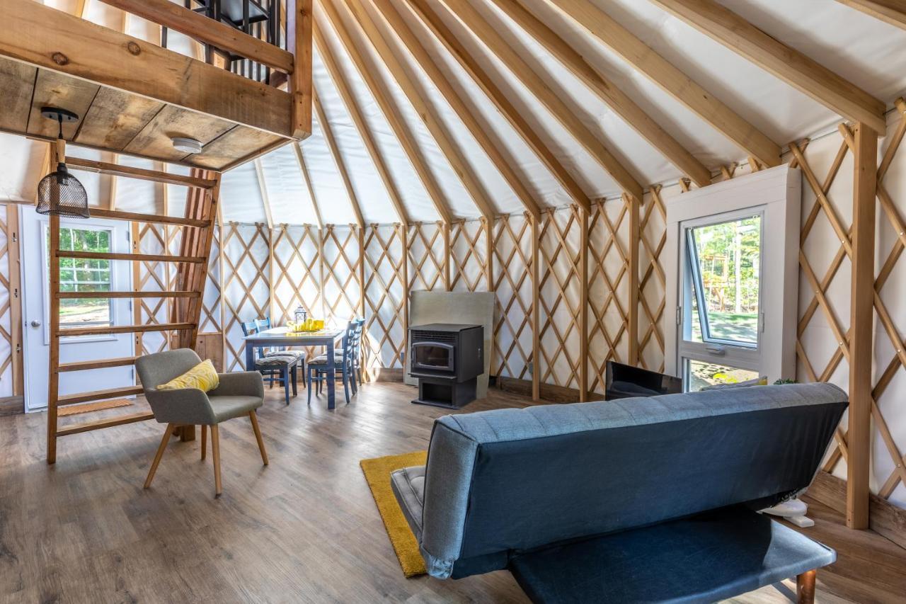 Yourtes Glamping Du Poisson Blanc Notre-Dame-du-Laus Exterior photo